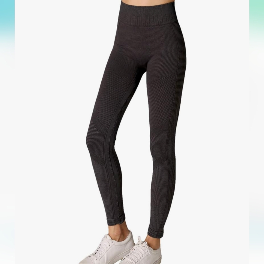 NWOT NIKIBIKI Women Seamless Vintage Hybrid Leggings, One Size
